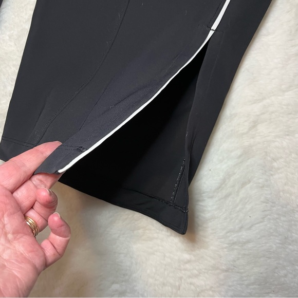 Lululemon On the Right Track Pants Black - size 8 - Picture 5 of 7